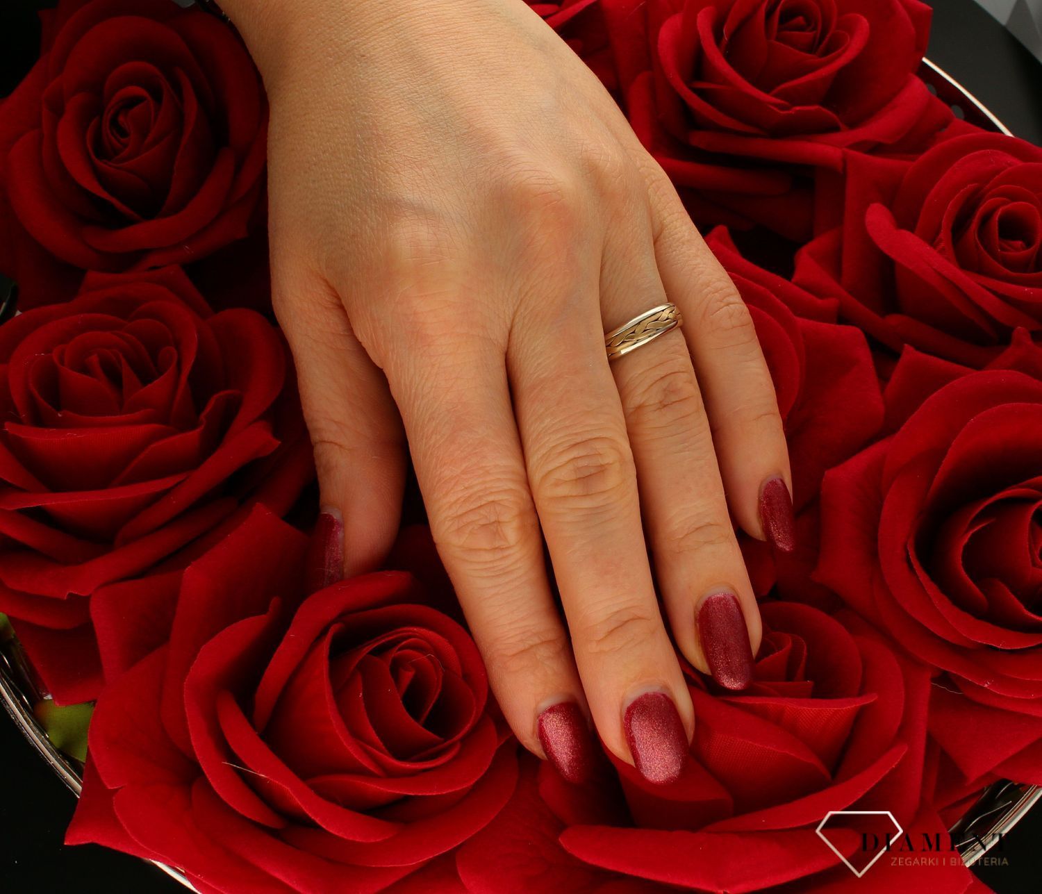 Złota obrączka damska 585 półokrągła 5 mm z warkoczem  Żółte i białe złoto.jpg